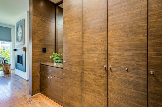 Building Photo - 414 Venice Way