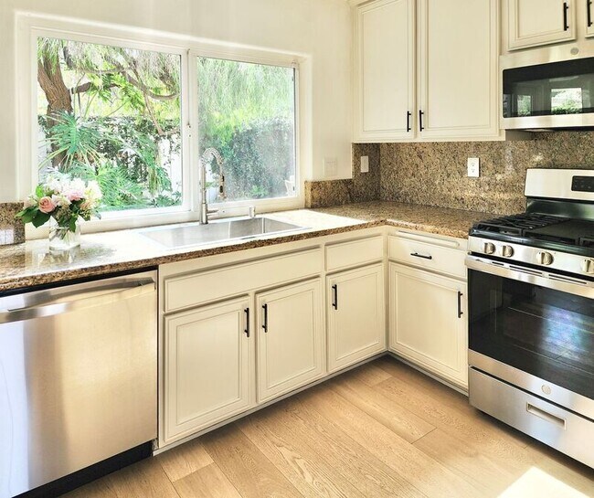 Building Photo - 8118 E Peacock Ln