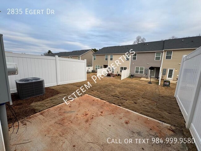 Building Photo - 2835 Egert Dr