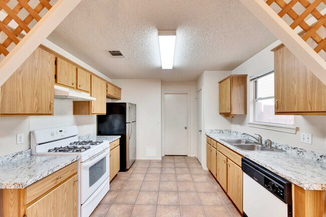 Building Photo - 1625 Sylvia Ct