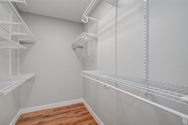 Building Photo - 966 Redway Ln