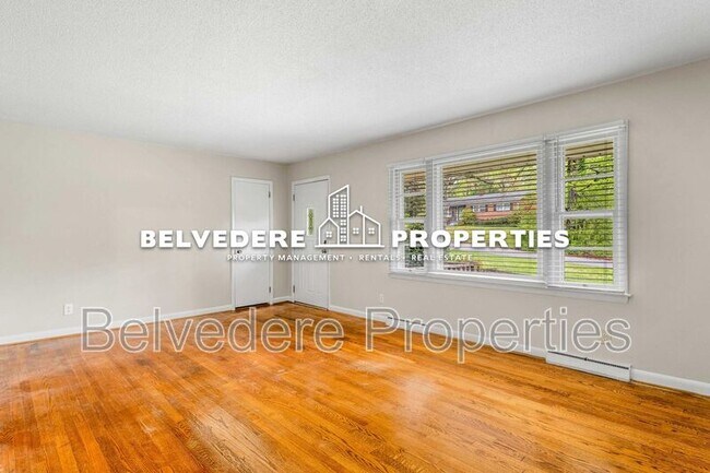 Building Photo - 2203 Oak Hill Dr