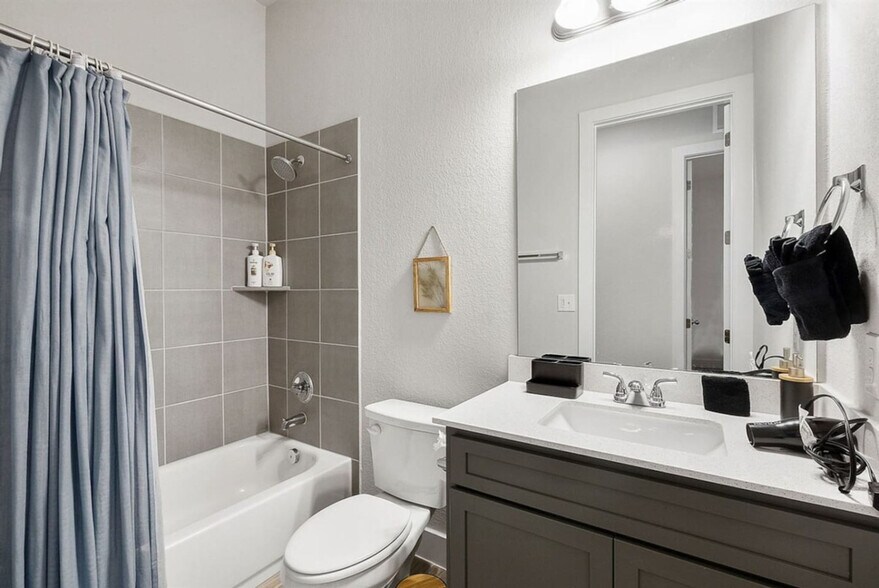 Building Photo - 11102 1/2 Charger Way-SI ID1363554P