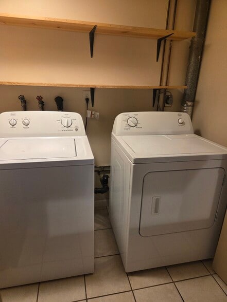 Building Photo - 524 Mercer Rd