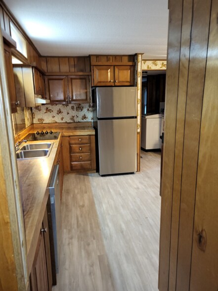 Building Photo - 12 Breton Ln