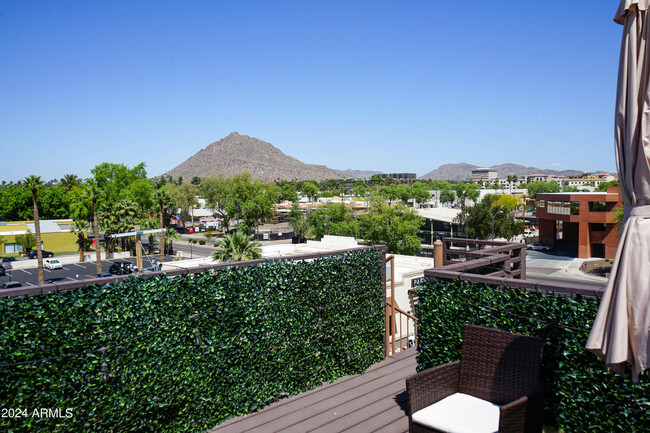 Building Photo - 4020 N Scottsdale Rd