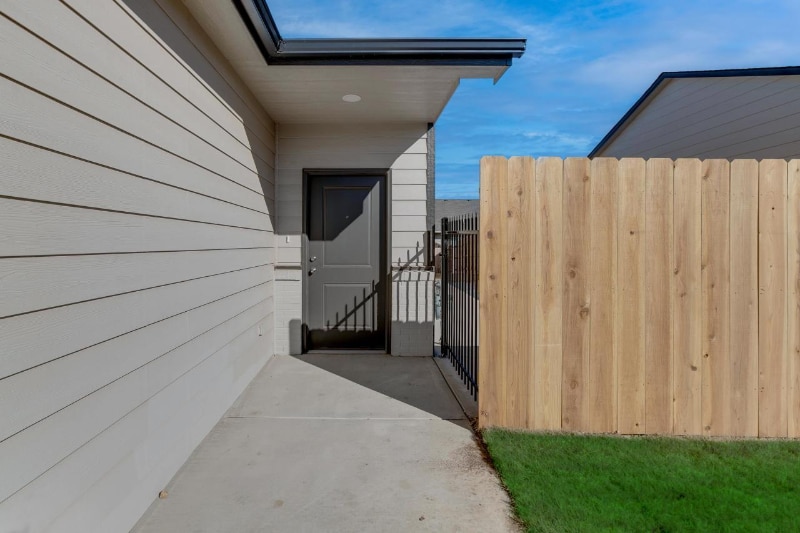 Building Photo - 12031 W Shadow Lakes St