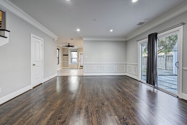 Building Photo - Charming 3-Bedroom Home with Modern Amenit...