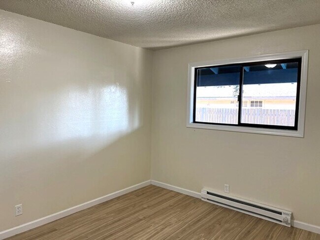 Building Photo - 2Bd/1Ba Single Story Apartment Unit - Move...