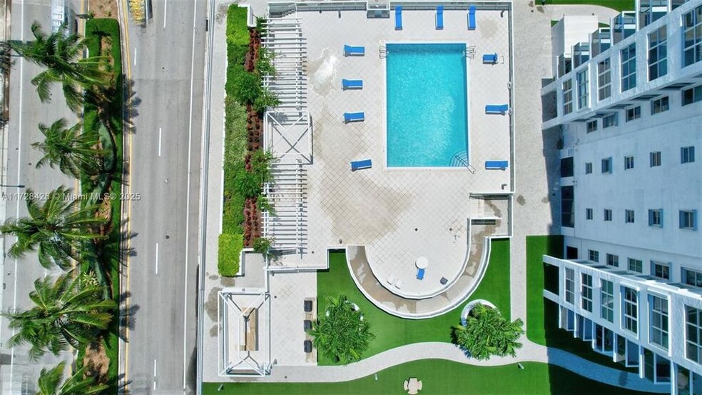 Building Photo - 3015 N Ocean Blvd