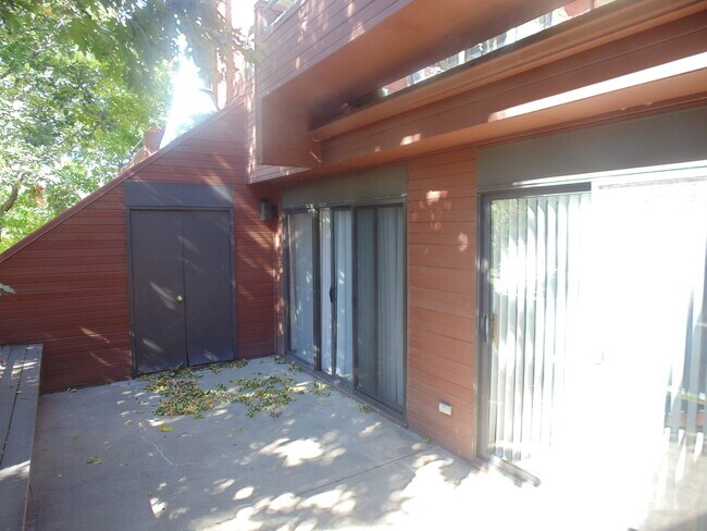 Building Photo - Short-mid term housing, furnished condo 2 bed/2 bath walking distance to Pearl St., CU and close ...