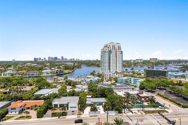 Building Photo - 3000 Holiday Dr