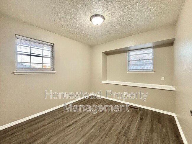 Building Photo - 6313 S Robinson Dr