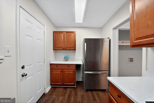 Building Photo - 2516 Peachwood Cir NE