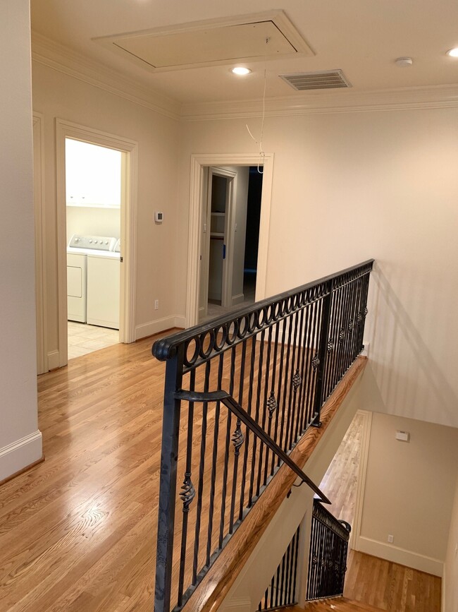 Building Photo - 2210 Bellefontaine