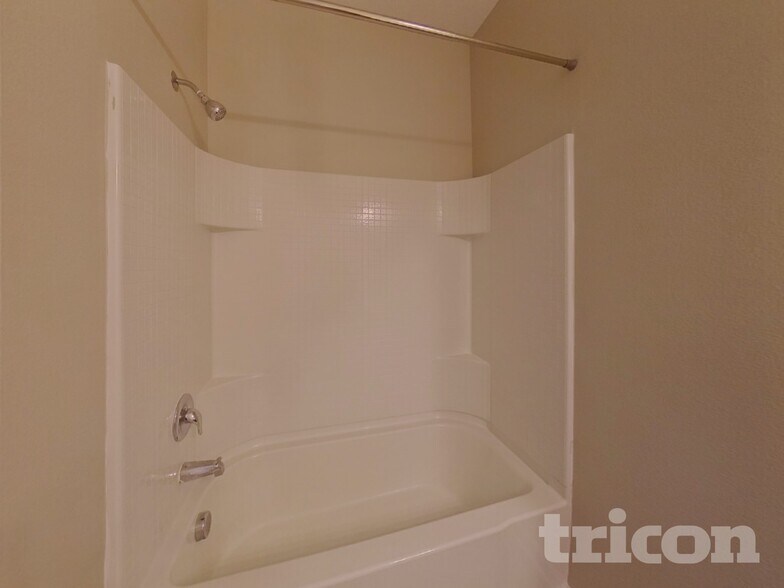 Building Photo - 16517 Cherry Landing Dr