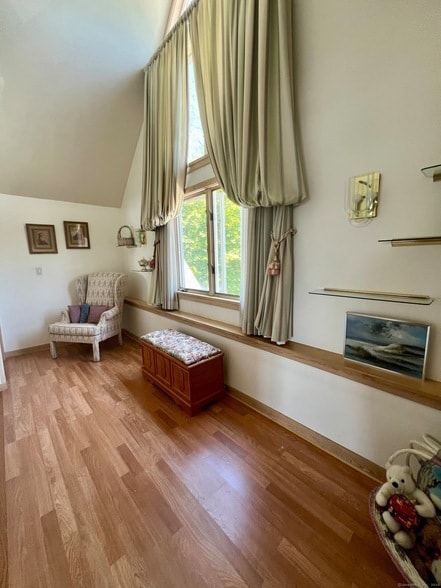 Building Photo - 131 Popes Island Rd