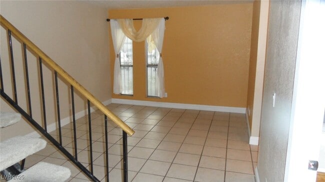 Building Photo - 561 Sellers Pl