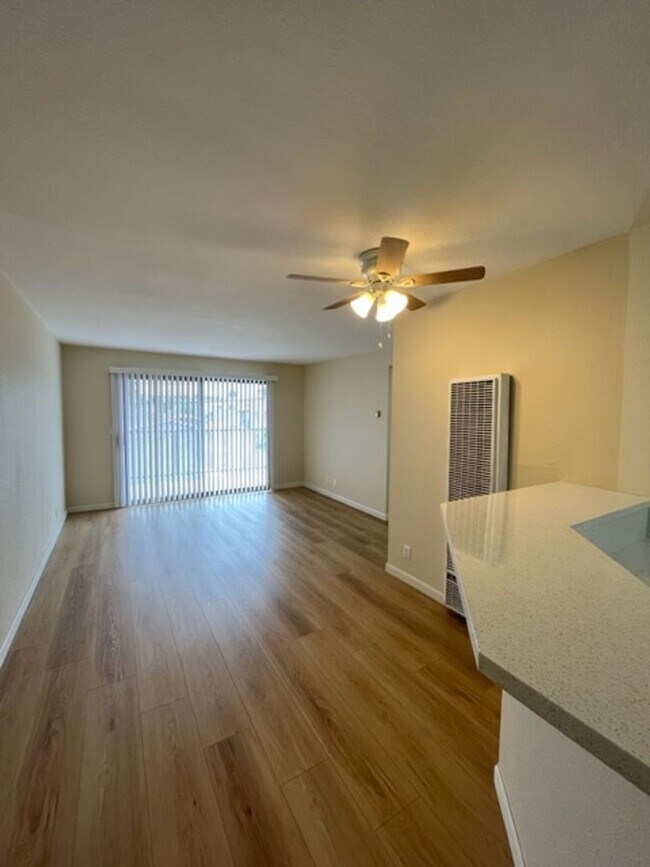 Interior Photo - 1039