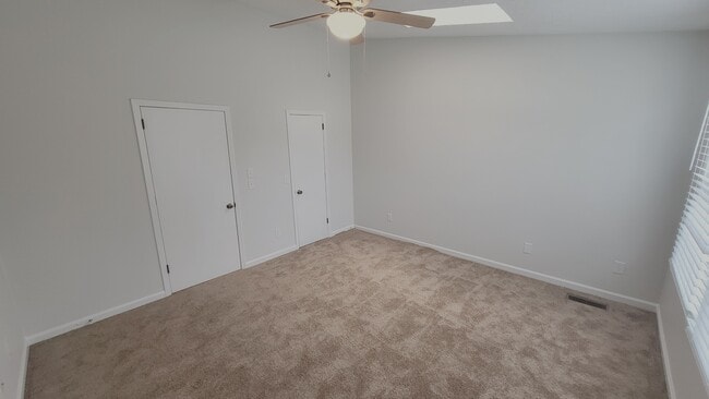 Building Photo - 301 Hickory Pl