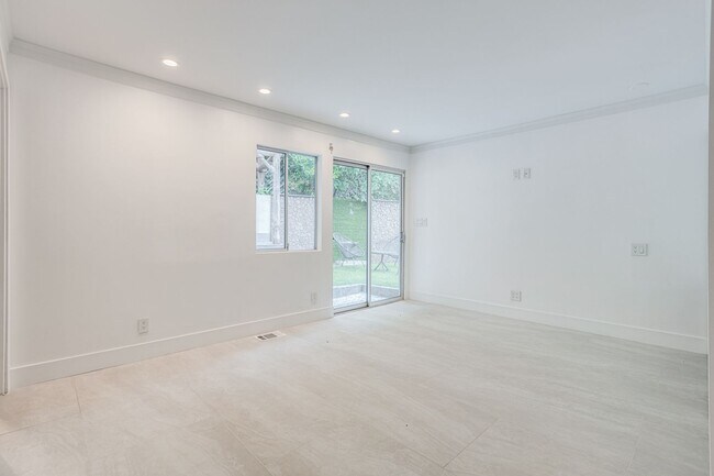 Building Photo - 11354 Sunshine Terrace
