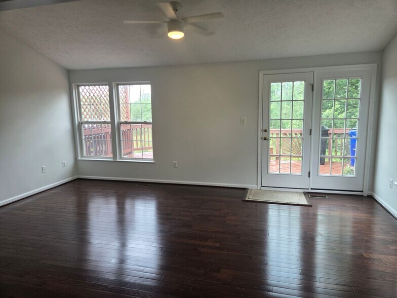 Building Photo - 6632 Granville Ct