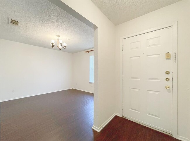 Building Photo - 656 Mairo St