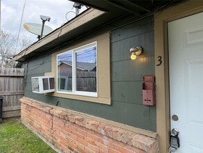 Building Photo - 8010 Roswell St