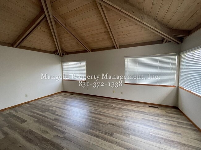 Building Photo - Spacious 3 Bed 2 Bath With Panoramic Ocean...