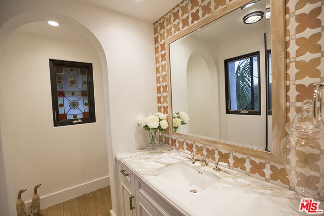 Building Photo - 10 Sea Glass