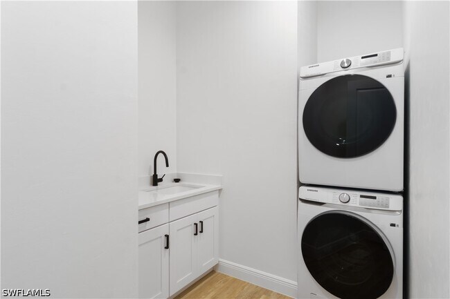 Building Photo - 837 91st Ave N