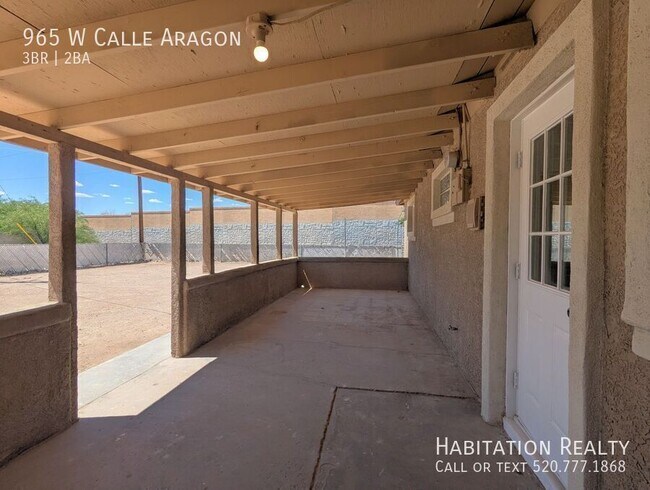 Building Photo - 965 W Calle Aragon