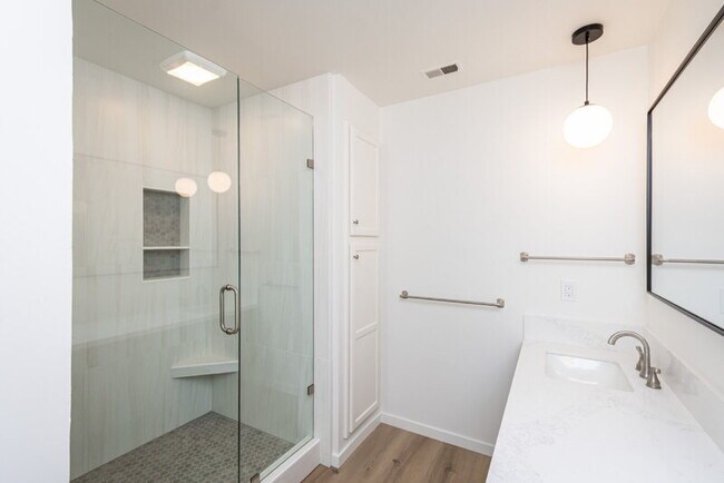 Building Photo - 478 Hartnell Pl