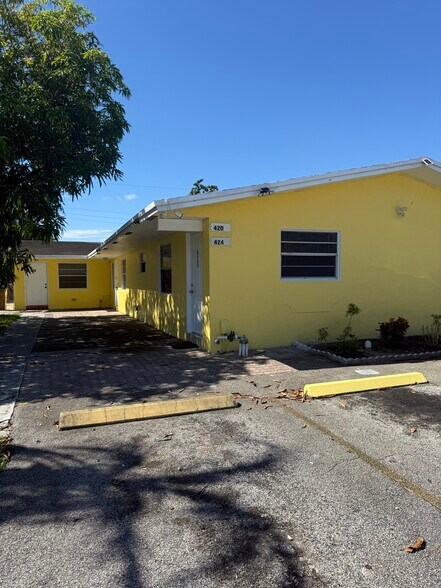 Building Photo - 424 NE 44th St