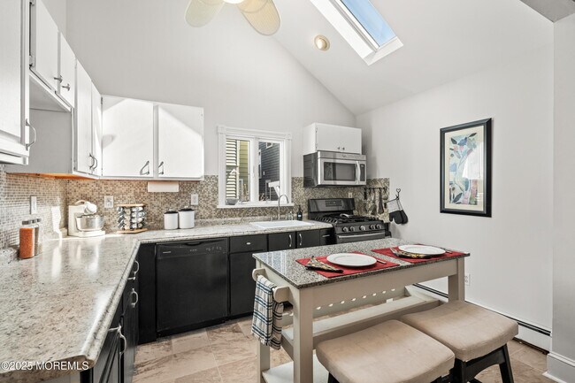 Building Photo - 49 Franklin Ave