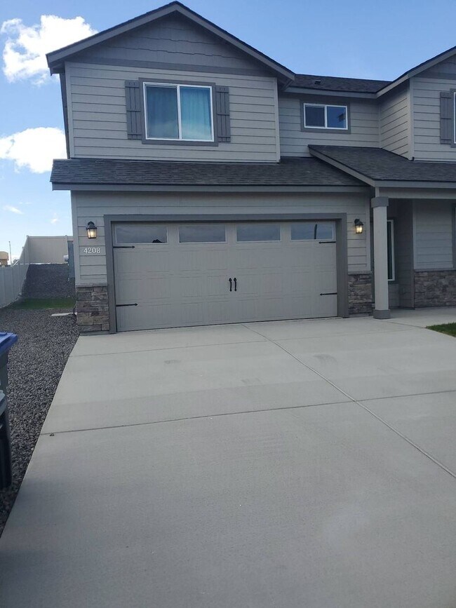 Building Photo - 4 bed 2.5 bath home in Mae Valley area of Moses Lake