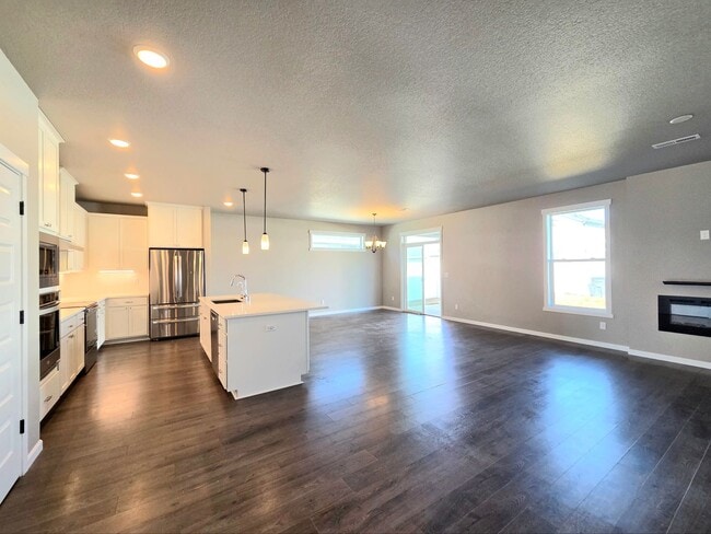 Building Photo - Beautiful Newer Build **Single Level** 4 Bedroom, 2 Bath House for Rent in Quincy!