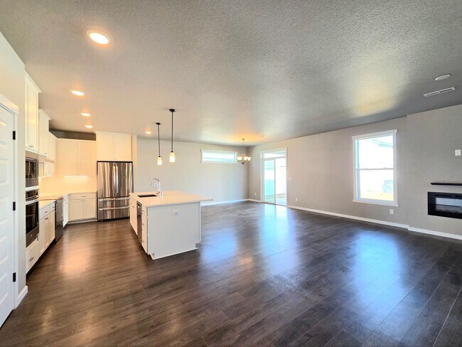 Building Photo - New 4 Bed Rambler | Fenced Yard | 2-car Garage | Move-In Ready House for Rent in Quincy!