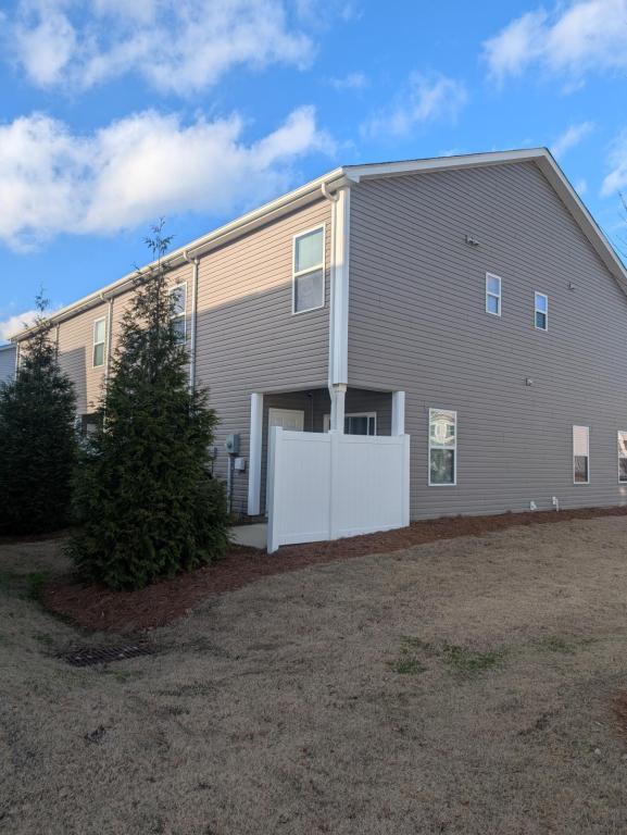 Building Photo - 13951 Clayborn St