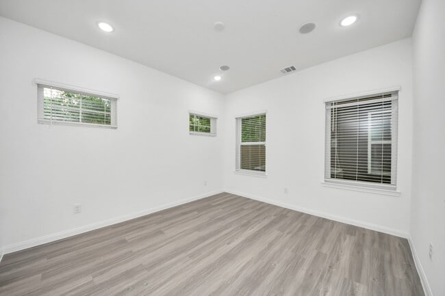 Building Photo - 5103 Mallow St