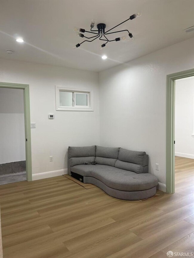 Primary Photo - 1435 Newcomb Ave