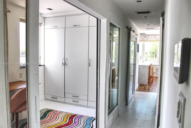 Building Photo - 4710 Pine Tree Dr