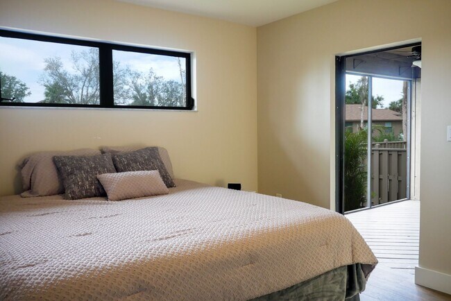 Building Photo - Fully remodeled 2 bed, 2 bath home in high...