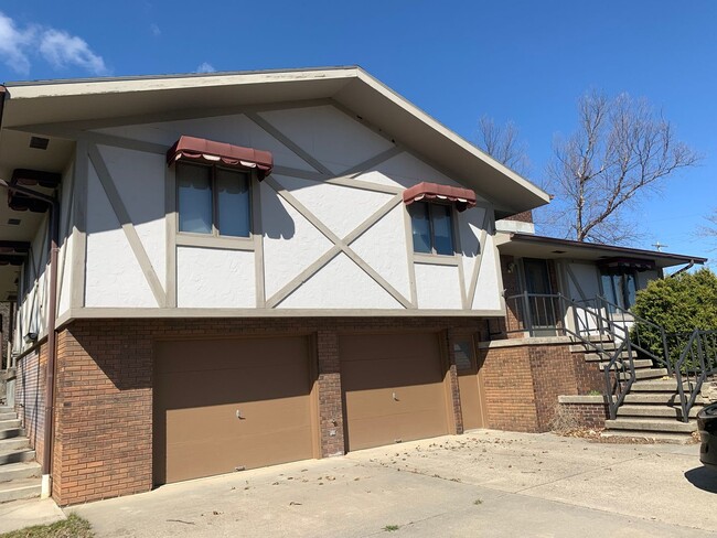Building Photo - Looking for country living? Check out this...