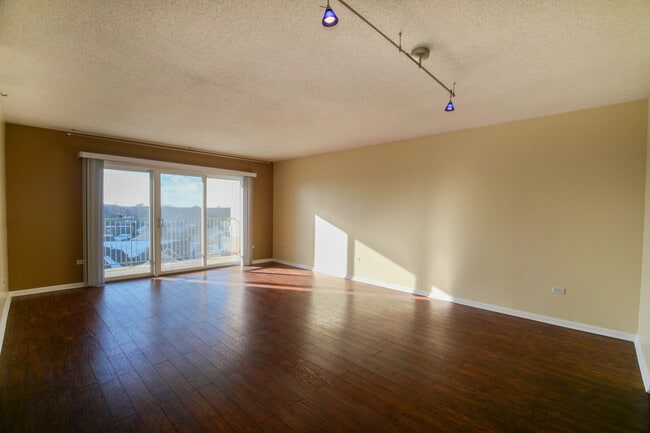 Building Photo - 7400 Lincoln Ave