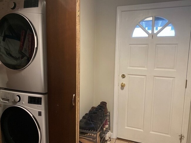 Building Photo - 265 C St