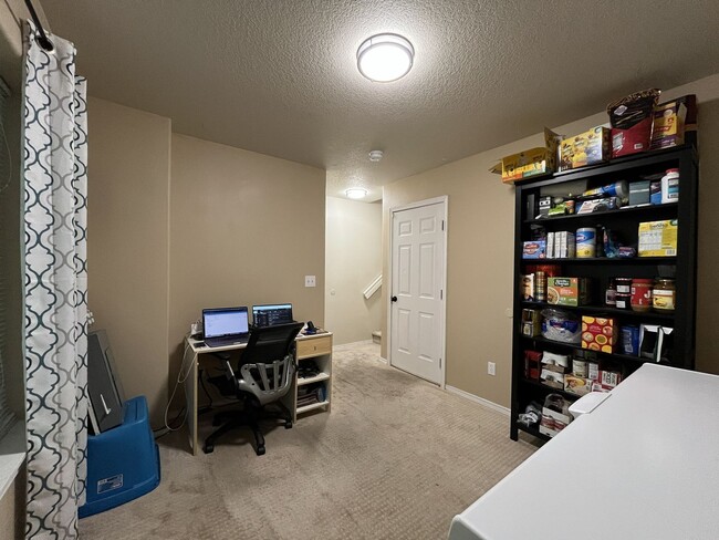 Building Photo - Modern 2 Bedroom + Bonus Room Townhome Near Nike with Dual En Suites, Balcony & Attached Garage