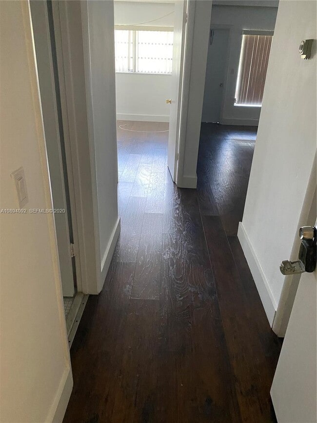 Building Photo - 16701 NE 14th Ave