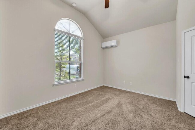 Building Photo - 833 TUSCAN Rd
