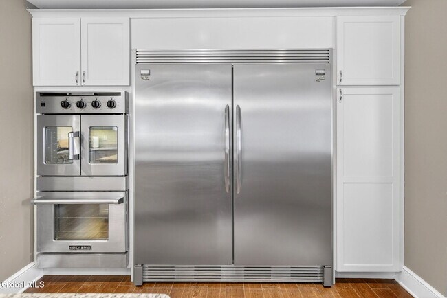 Building Photo - 194 Grand Ave